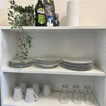 6-bedroom, Private Parking. Appartement *