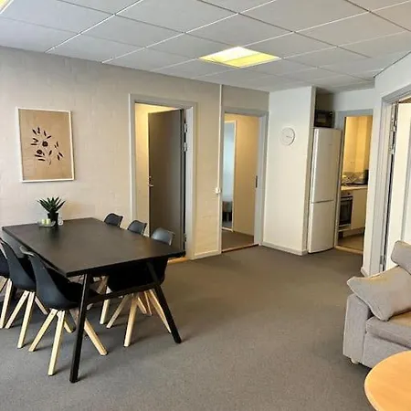 6-bedroom, Private Parking. *