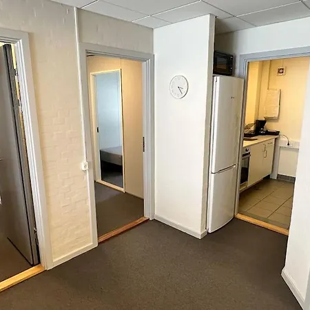 6-bedroom, Private Parking.