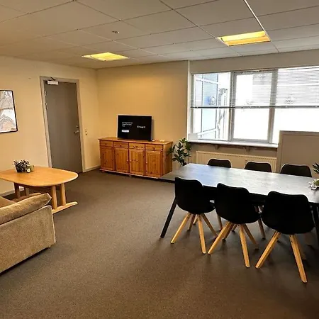 Apartment 6-bedroom, Private Parking. *
