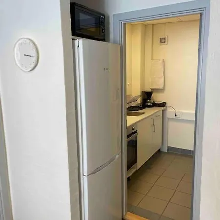 6-bedroom, Private Parking. *