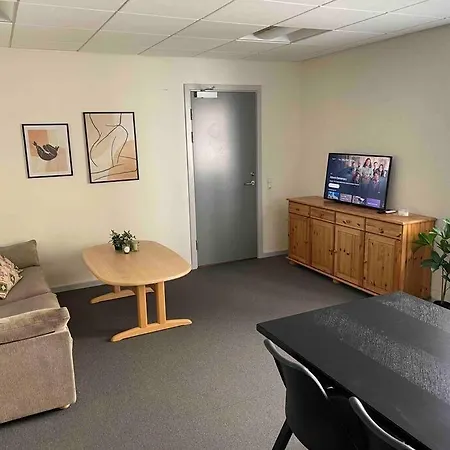 6-bedroom, Private Parking. Appartement *