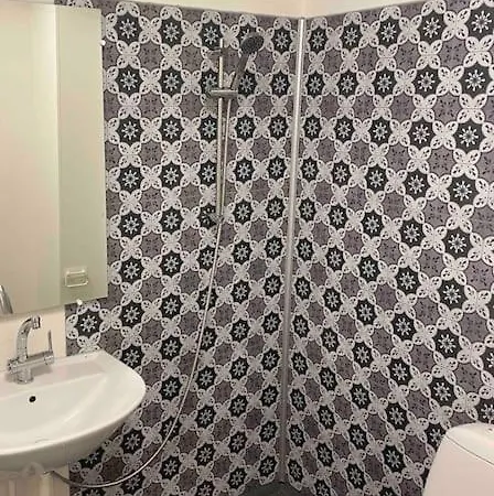 6-bedroom, Private Parking. Apartment