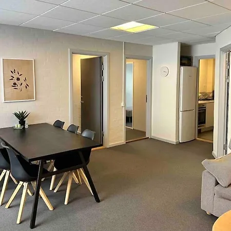 6-bedroom, Private Parking. * Aalborg