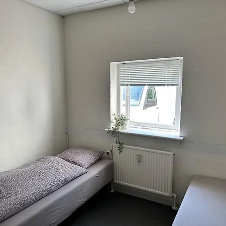 6-bedroom, Private Parking. Appartement *