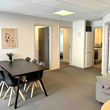 6-bedroom, Private Parking. * Aalborg