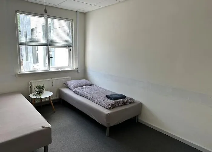 6-bedroom, Private Parking. *