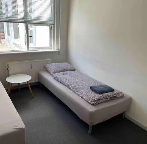 6-bedroom, Private Parking. * Ольборг