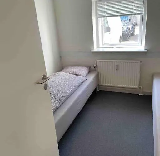 6-bedroom, Private Parking.