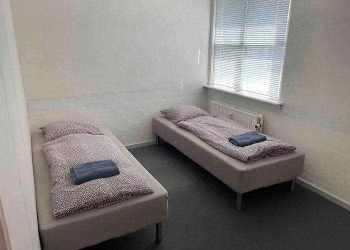 Апартаменты 6-bedroom, Private Parking. Ольборг