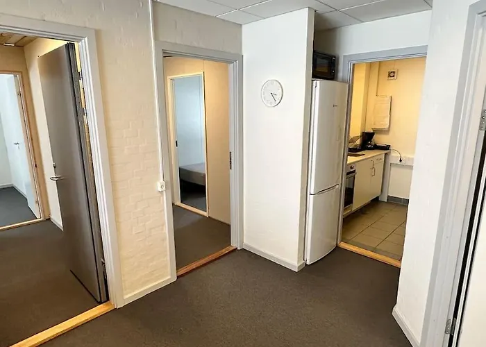 6-bedroom, Private Parking.