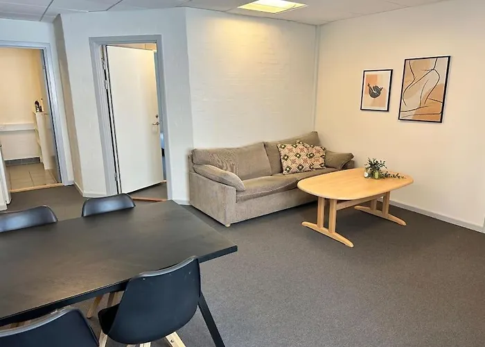 6-bedroom, Private Parking. Aalborg