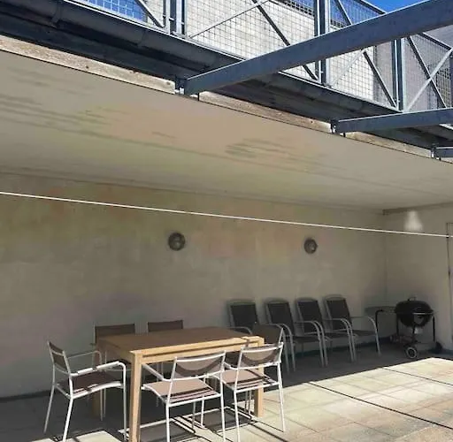 Апартаменты 6-bedroom, Private Parking. Ольборг