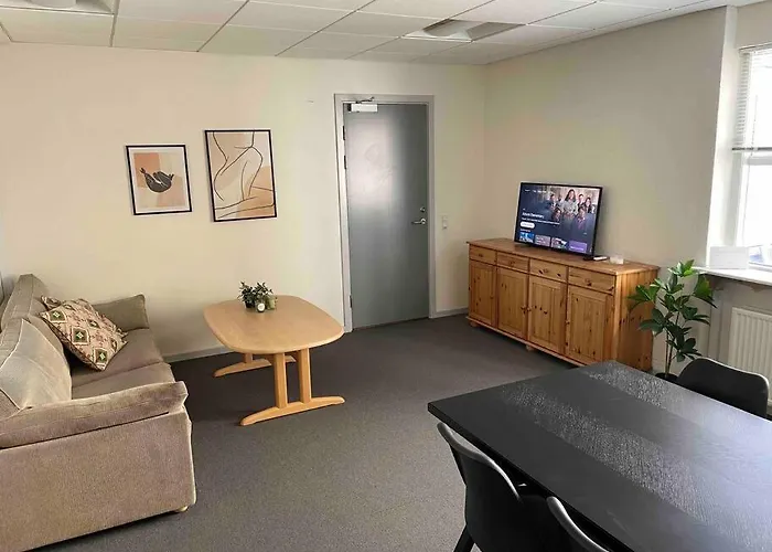 6-bedroom, Private Parking. Apartamento *