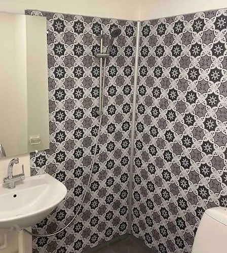 6-bedroom, Private Parking. Апартаменты